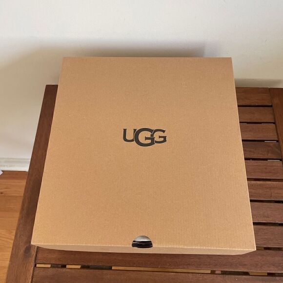 UGG Classic Short II UGG Graphic Boots SLA USA Women Size 7/UK 5/EU 38 - Picture 13 of 13